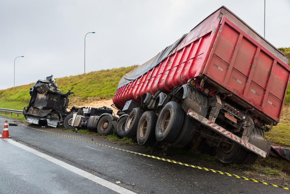 You are currently viewing 10 Key Steps To Follow After A Truck Accident